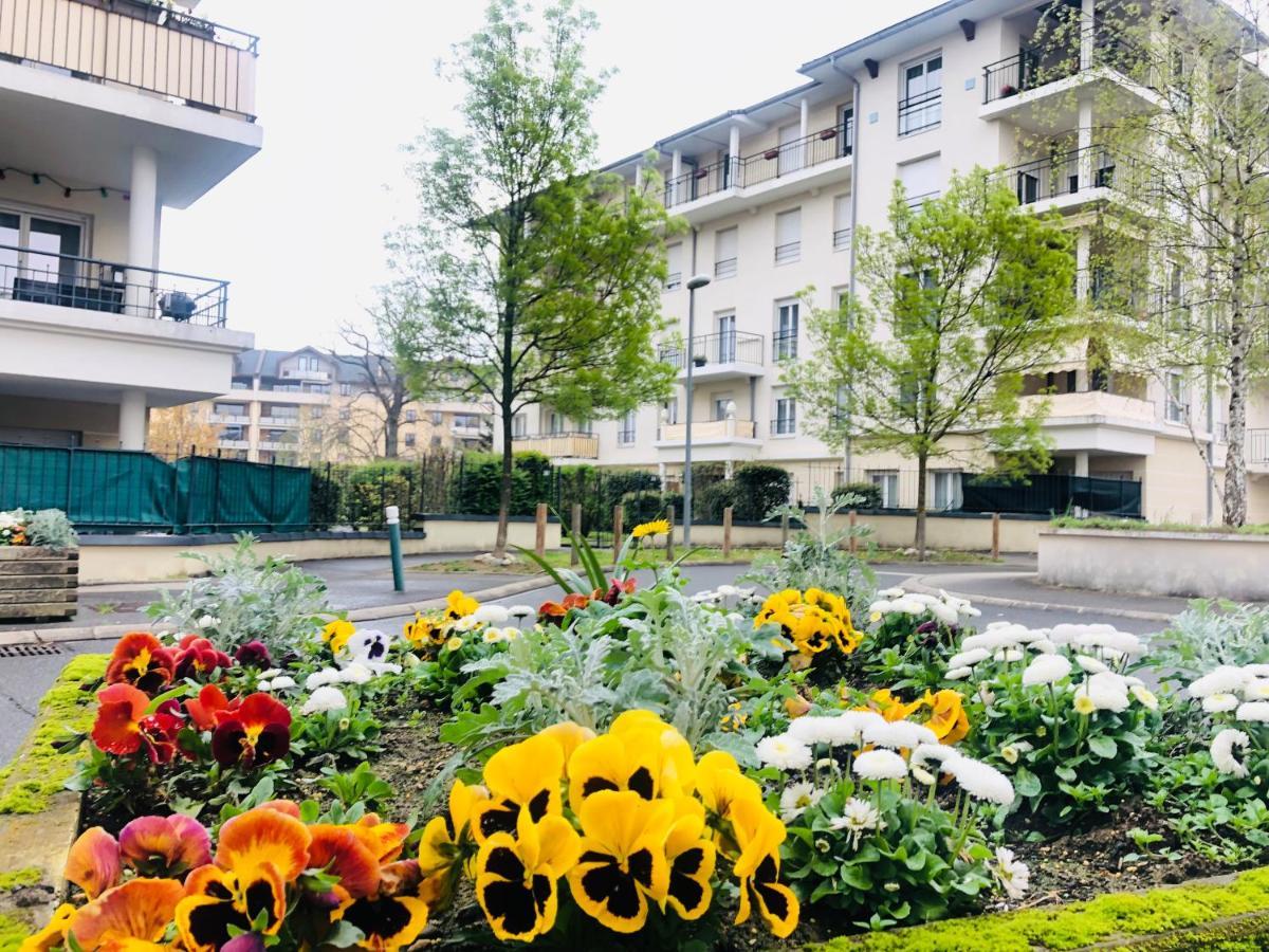 Beautiful Apartment Near Geneva Saint-Julien-en-Genevois Εξωτερικό φωτογραφία